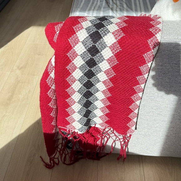 Vintage diamond pattern Knit winter Scarf with Tassels - Picture 2 of 4